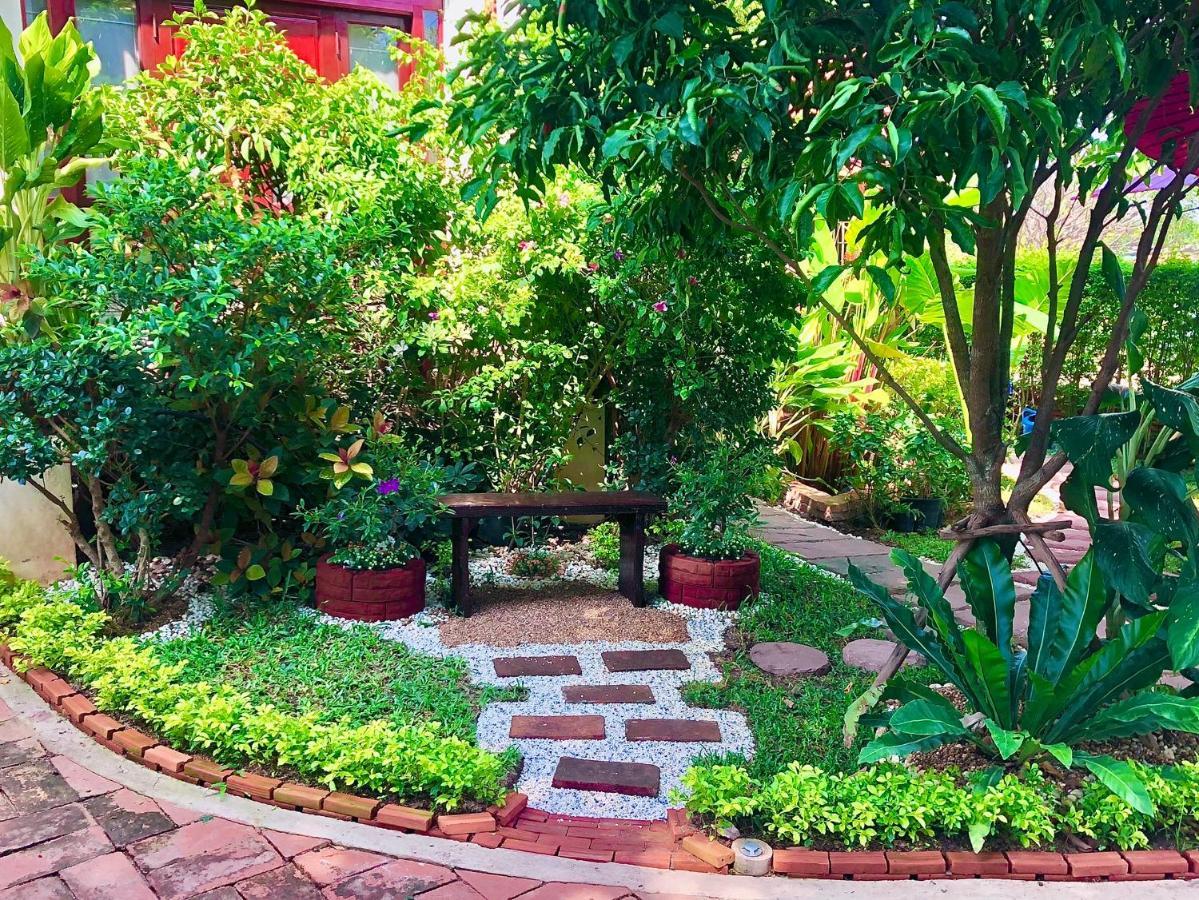 Baan Lhang Wangh บ้านหลังวัง Phitsanulok Exteriör bild