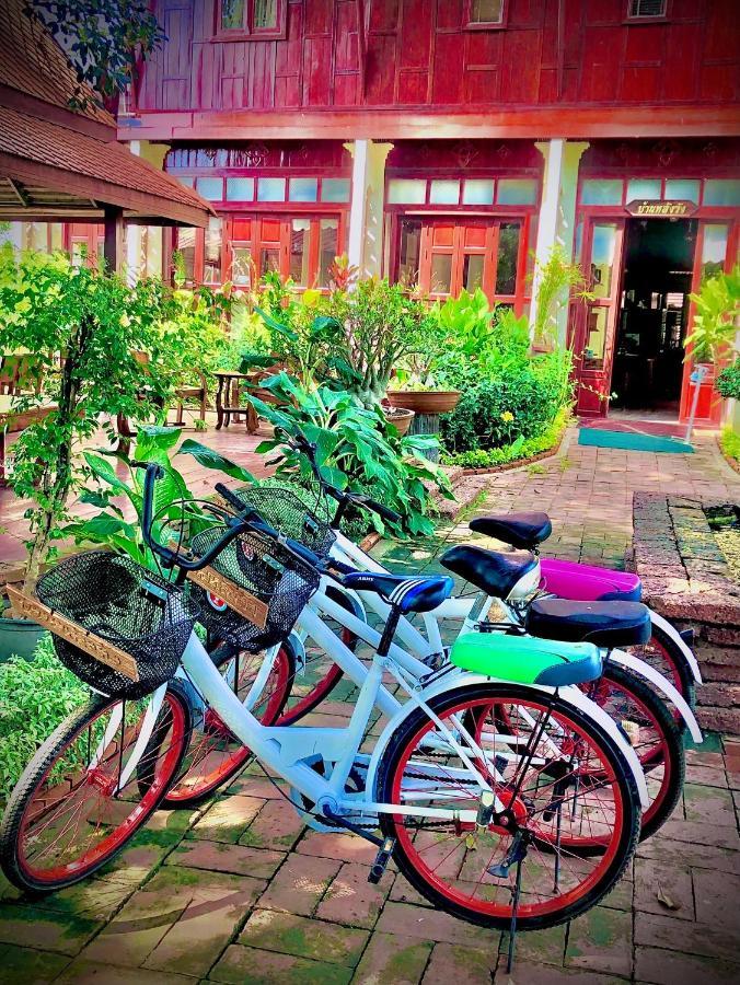 Baan Lhang Wangh บ้านหลังวัง Phitsanulok Exteriör bild