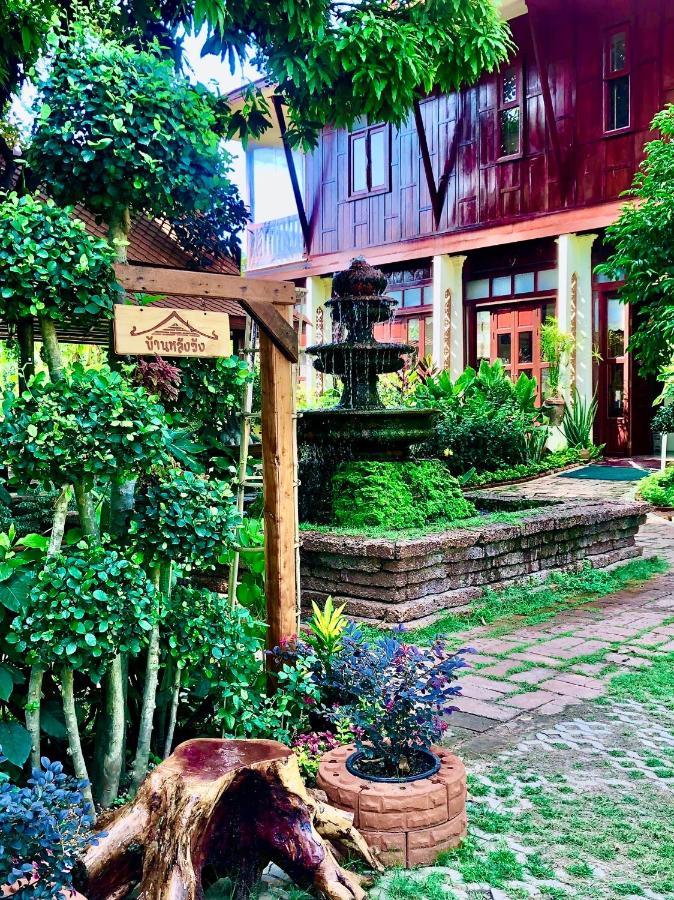 Baan Lhang Wangh บ้านหลังวัง Phitsanulok Exteriör bild