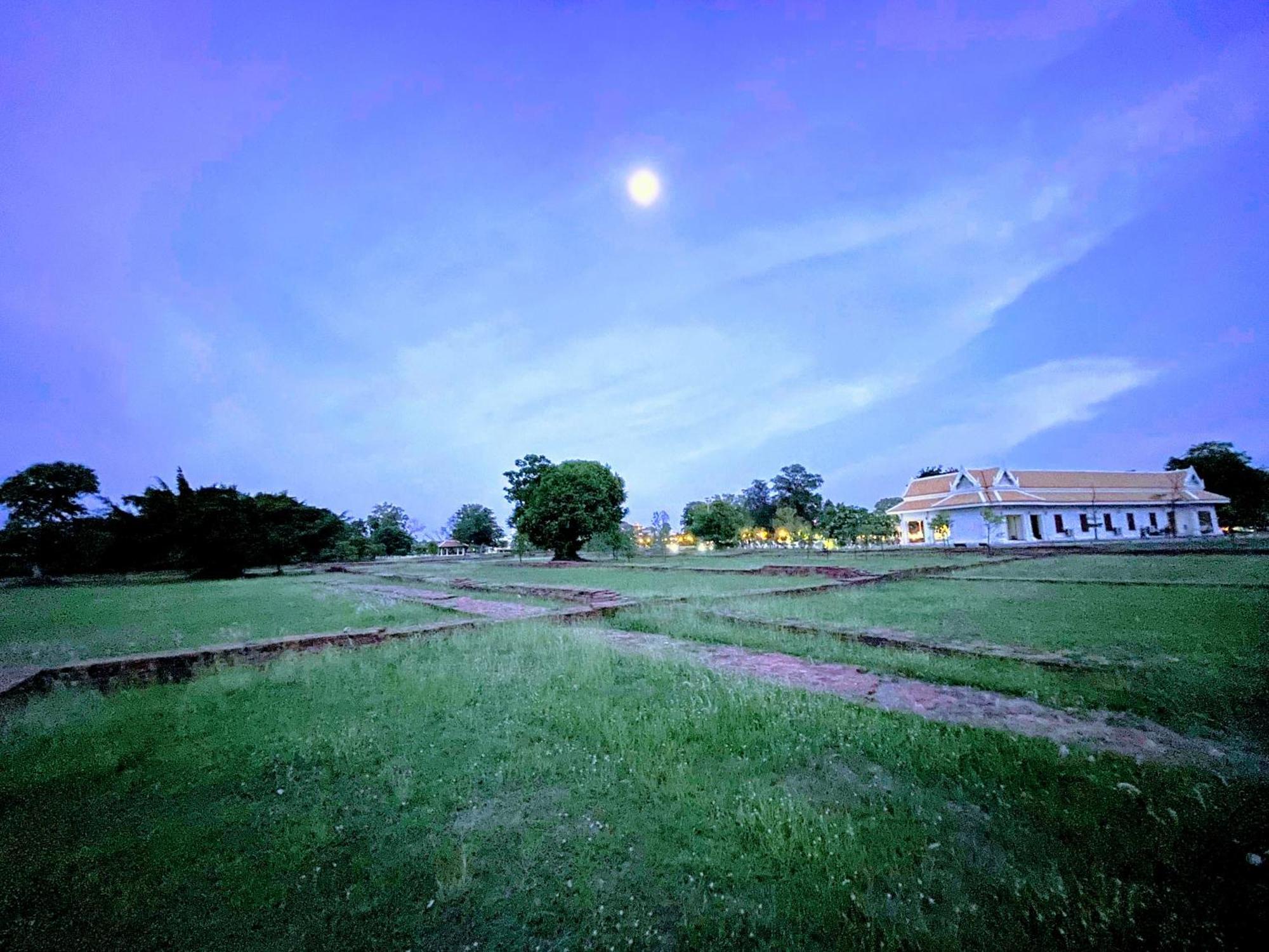 Baan Lhang Wangh บ้านหลังวัง Phitsanulok Exteriör bild