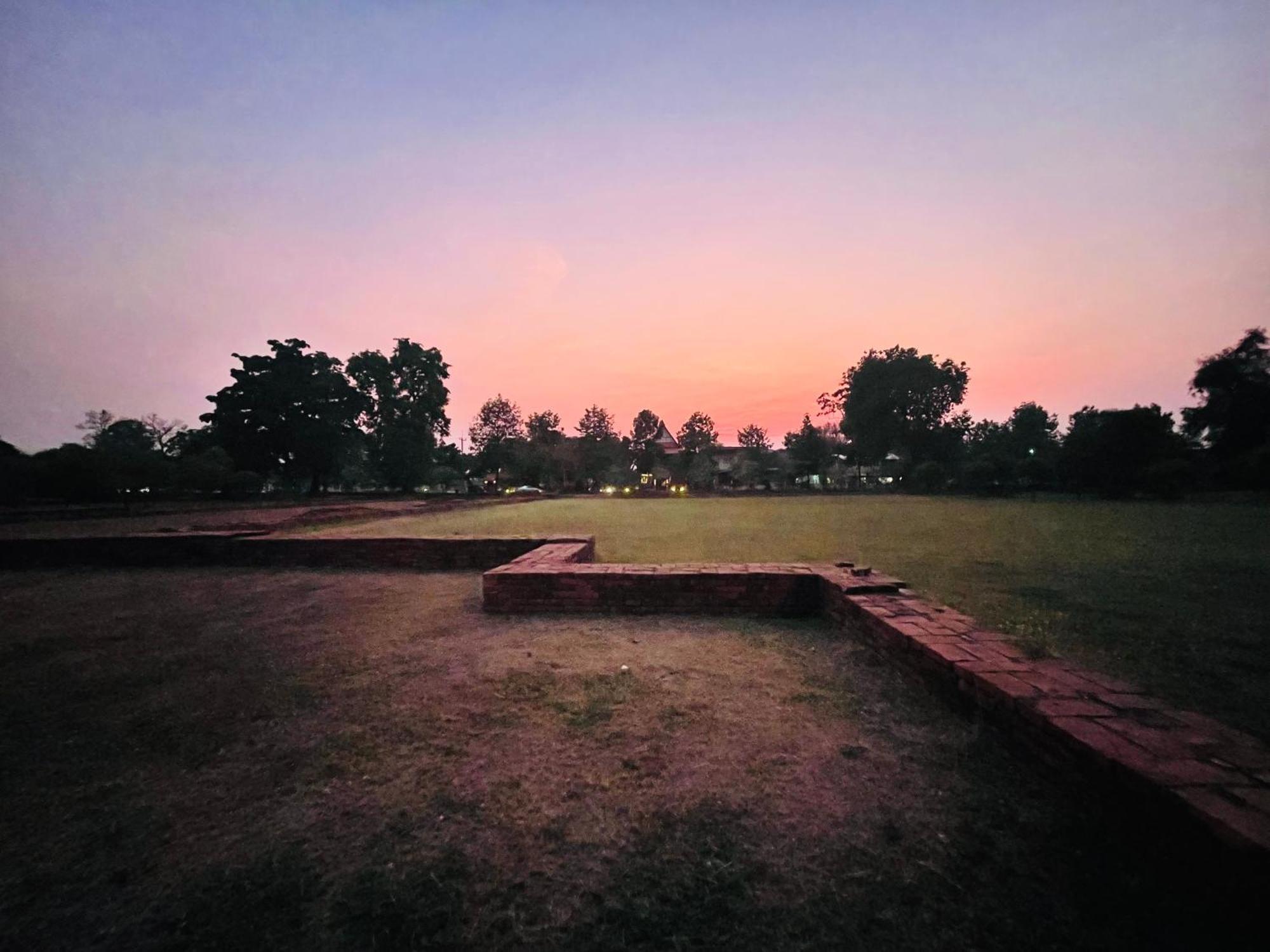 Baan Lhang Wangh บ้านหลังวัง Phitsanulok Exteriör bild